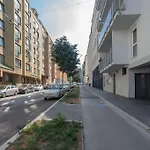 Grosse Terrasse, Klimaanlage Und U-Bahn Naehe