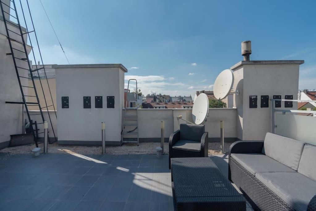 Grosse Terrasse, Klimaanlage Und U-bahn Naehe Appartement