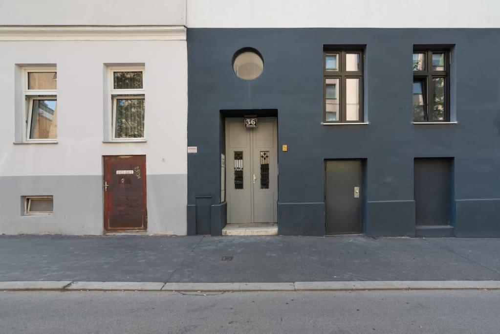 Grosse Terrasse, Klimaanlage Und U-bahn Naehe Appartement