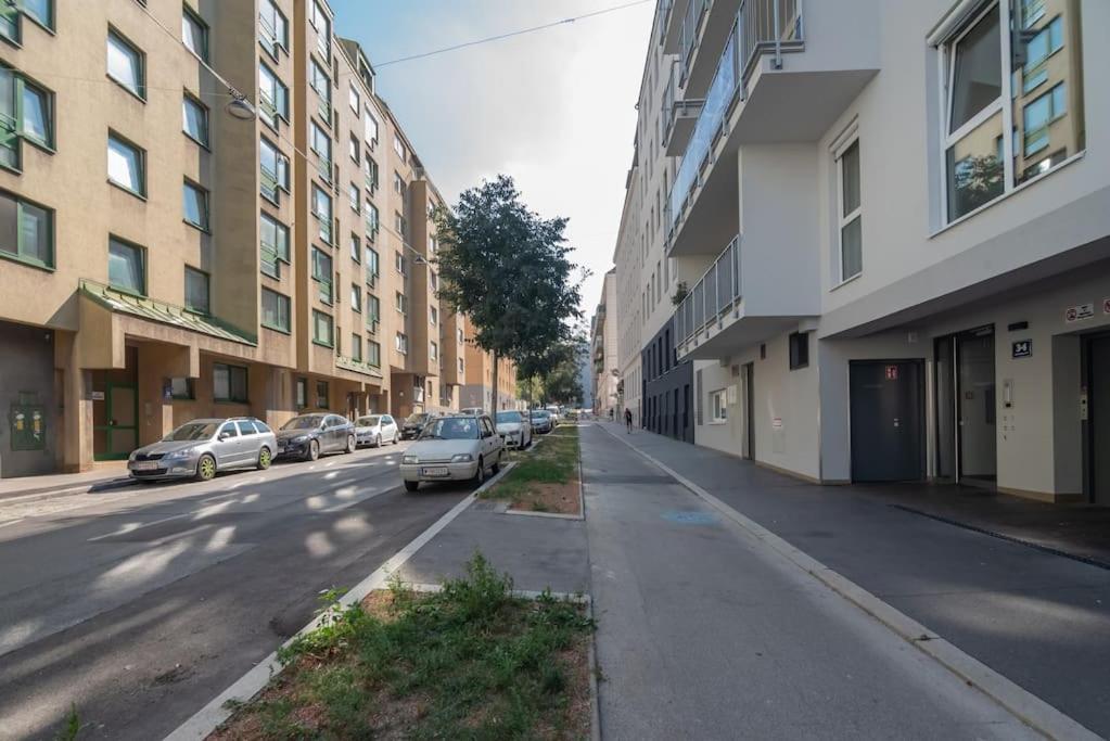Appartement Grosse Terrasse, Klimaanlage Und U-bahn Naehe