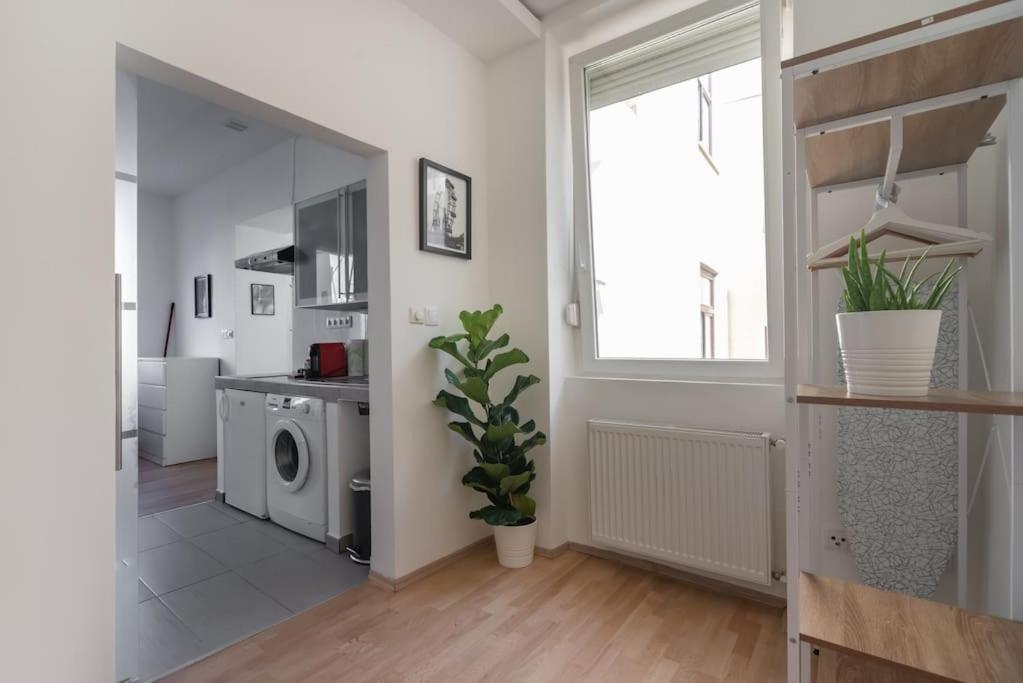 Grosse Terrasse, Klimaanlage Und U-bahn Naehe Appartement *